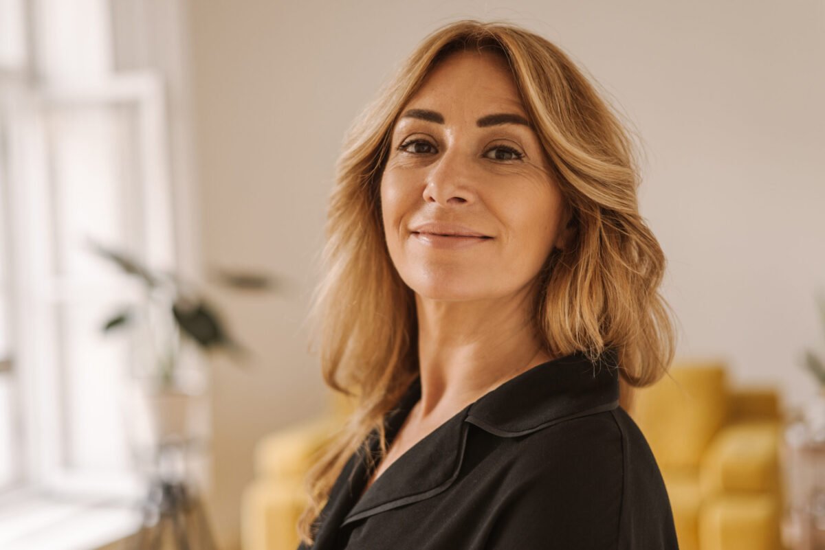Como o planejamento financeiro transforma a vida da mulher após os 40 anos